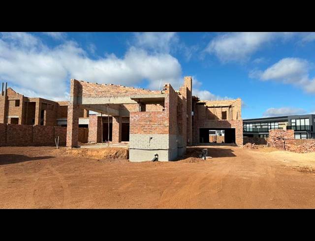 4 BEDROOM HOUSE FOR SALE IN MIDSTREAM HEIGHTS